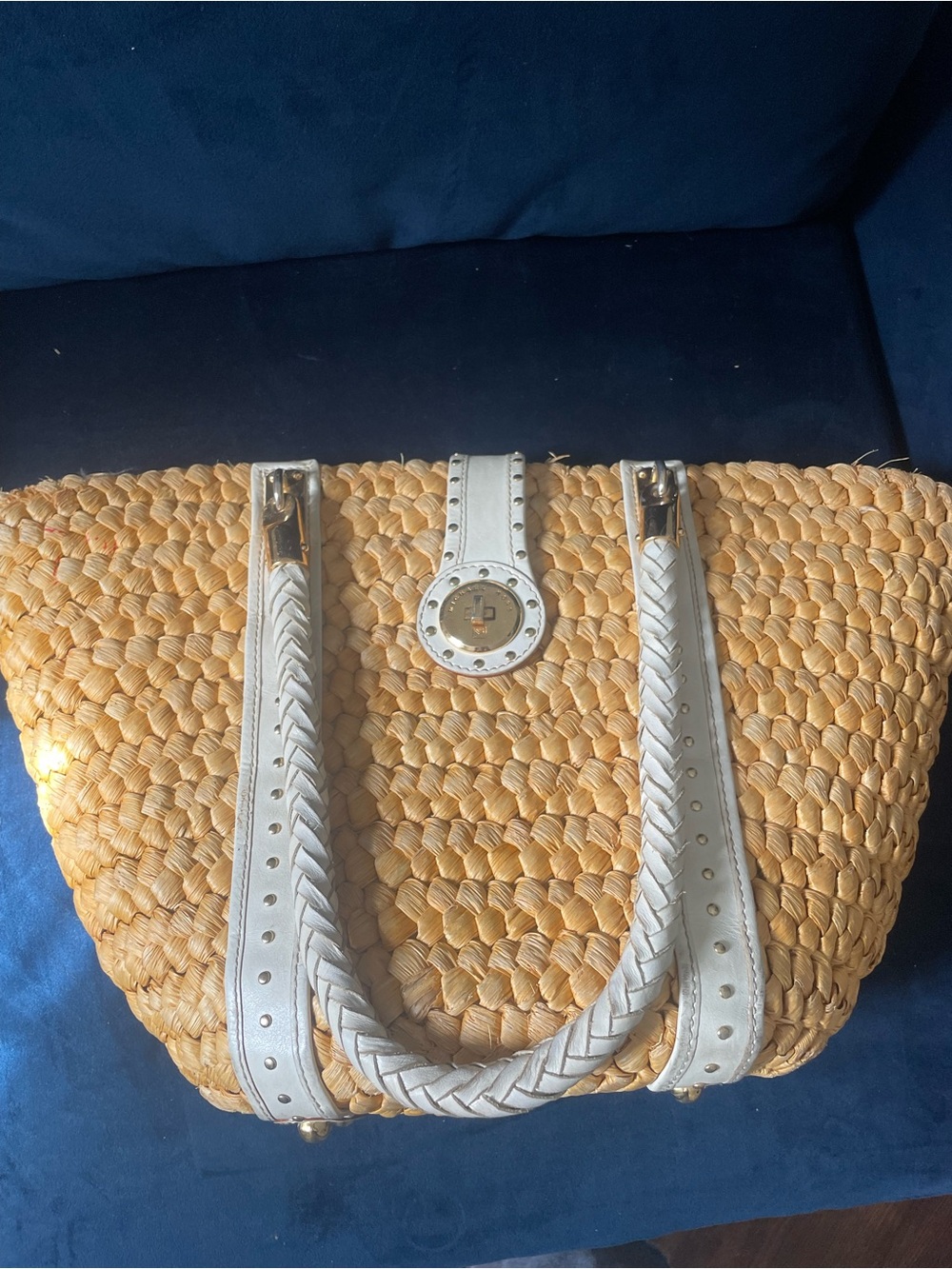 Michael Kors Straw Raffia and Leather Tote Turnlock beach bag - gold hardware - Picture 9 of 9
